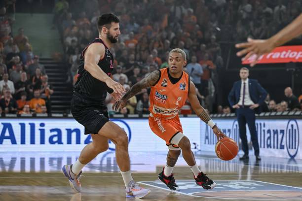 神和不懈努 神和不懈努