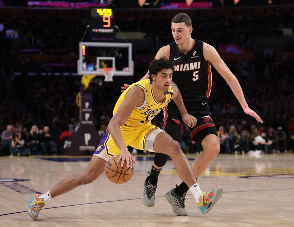 待机而动 待机而动